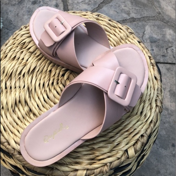 Qupid Shoes - LENNIE BLUSH FORM FITTING SANDALS